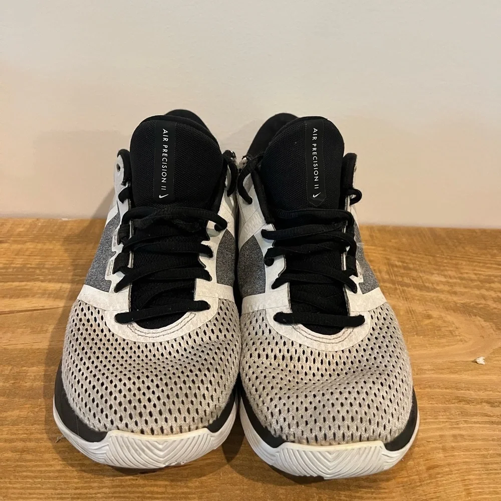 NIKE black and gray air precision 2 running shoes size 5.5‎